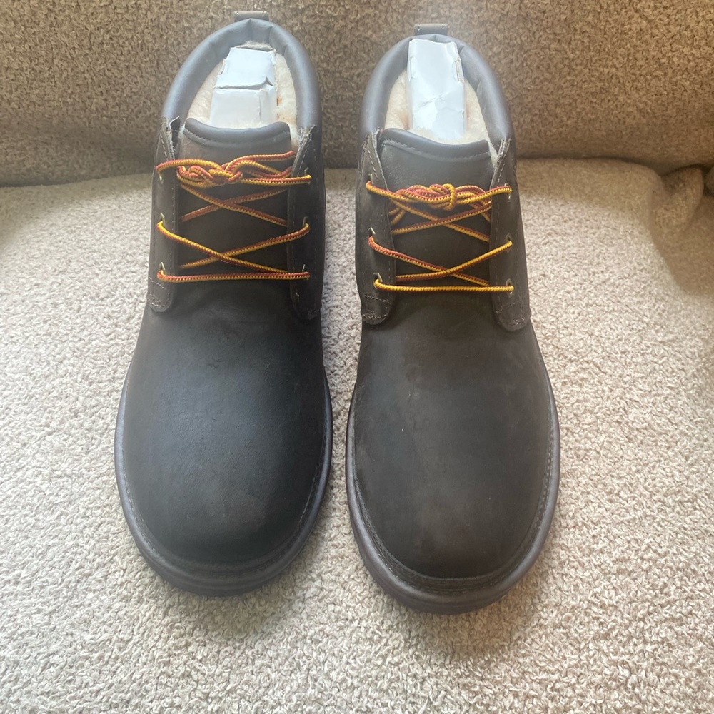 Men’s UGG Leather Neumel Utility Boots – Size 8 Never Worn | No Box